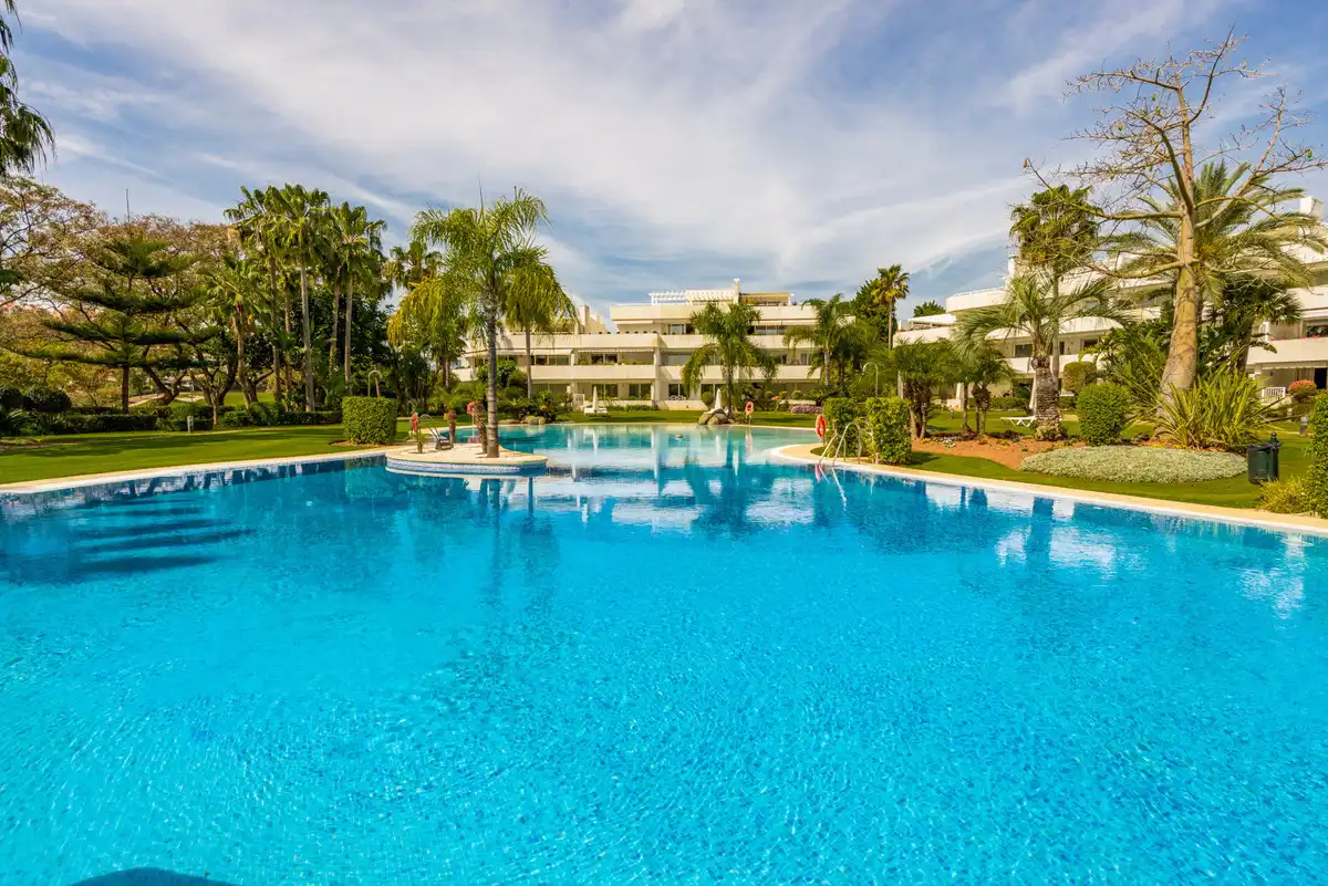 Apartament amb piscina en venda a Nueva Andalucía, imagen 6