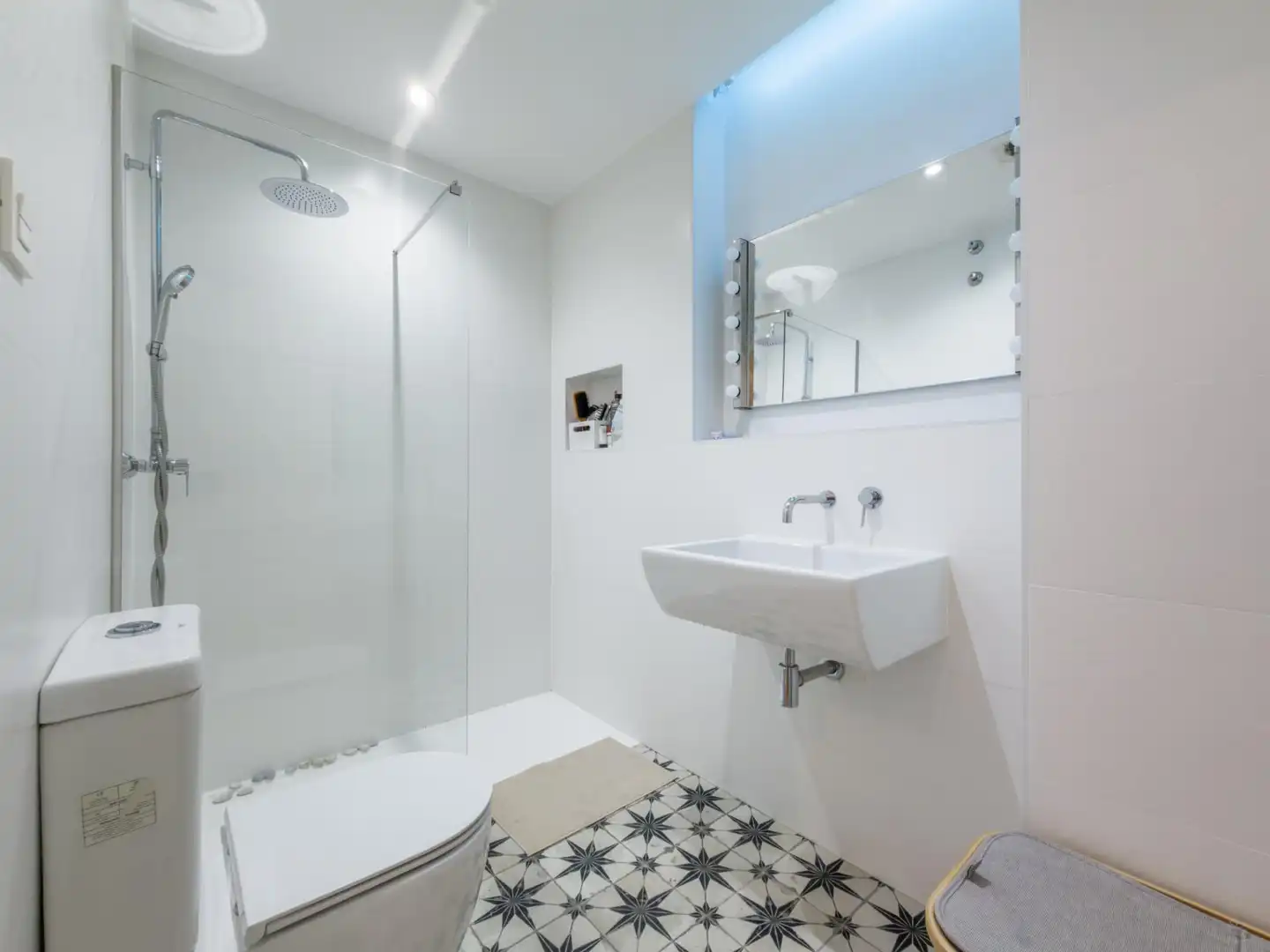 Baño de Piso en venta en Churriana de la Vega con Aire acondicionado, Calefacción y Terraza