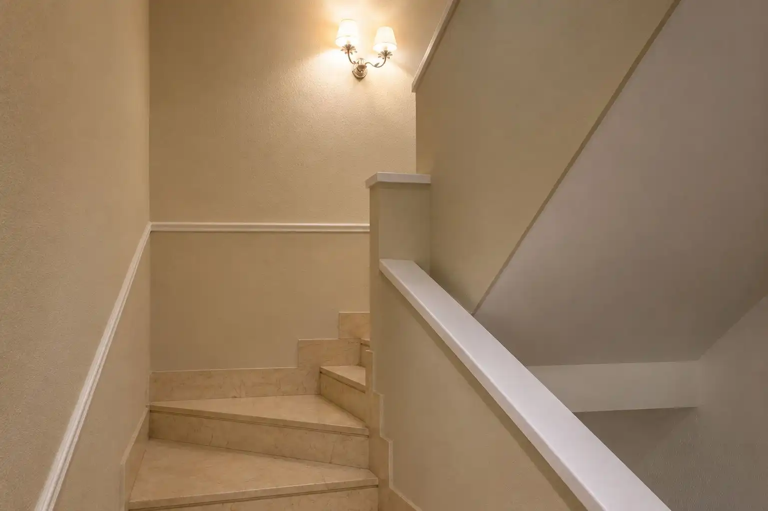 Casa adosada de alquiler en Boadilla del Monte con Aire acondicionado, Calefacción y Jardín privado
