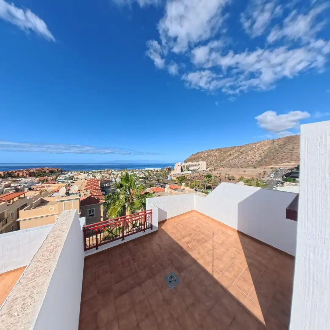 Vista exterior de Ático en venta en Arona con Terraza, Amueblado y Horno
