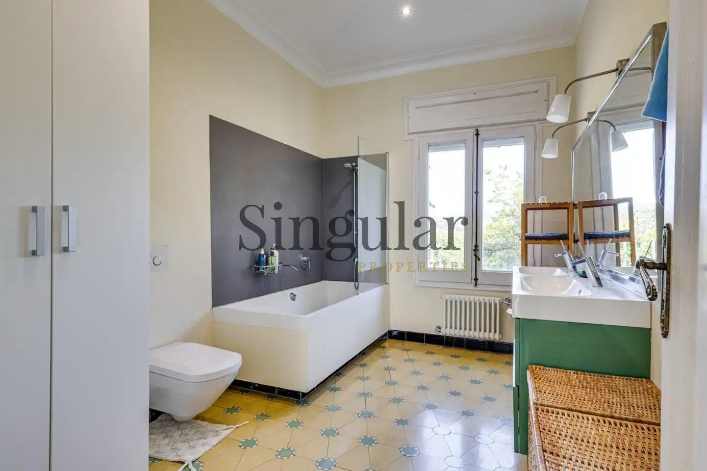 Bany de Casa o xalet en venda en Sant Cugat del Vallès amb Calefacció, Jardí privat i Traster