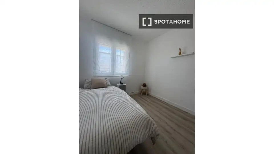 Bedroom of Flat for rent in Madrid  with Air Conditioner, Heating and Furnished