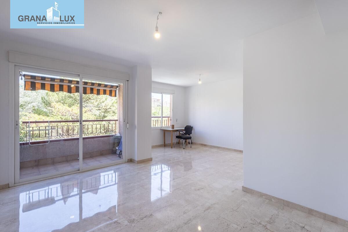 Exterior view of Flat for sale in  Granada Capital  with Heating, Terrace and Balcony