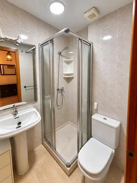 Bany de Pis en venda en Estepona amb Aire condicionat, Calefacció i Terrassa