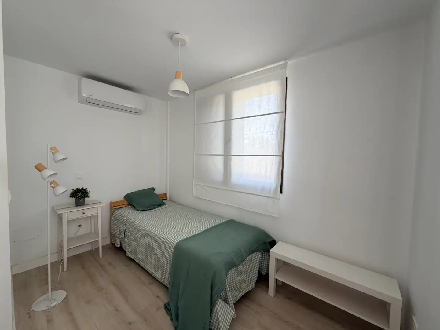 Habitación de Casa adosada en venta en Algete con Aire acondicionado, Calefacción y Jardín privado