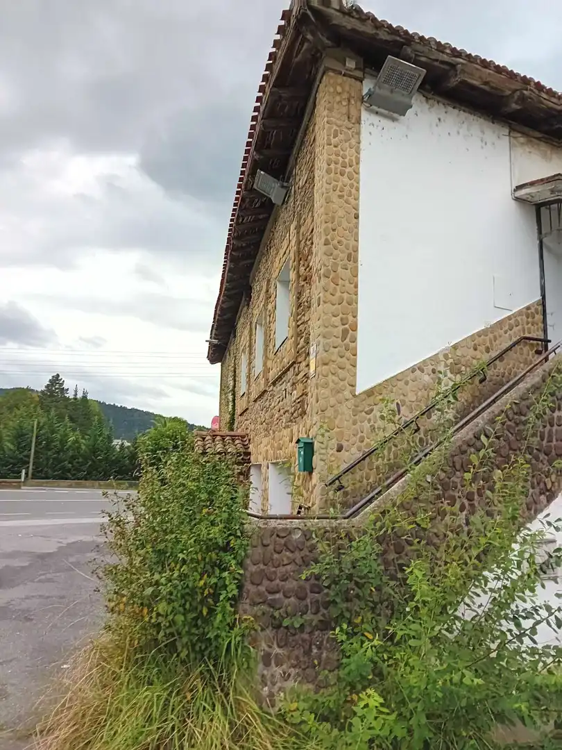 Außenansicht von Haus oder Chalet zum Verkauf in Ugao- Miraballes mit Heizung, Privatgarten und Terrasse