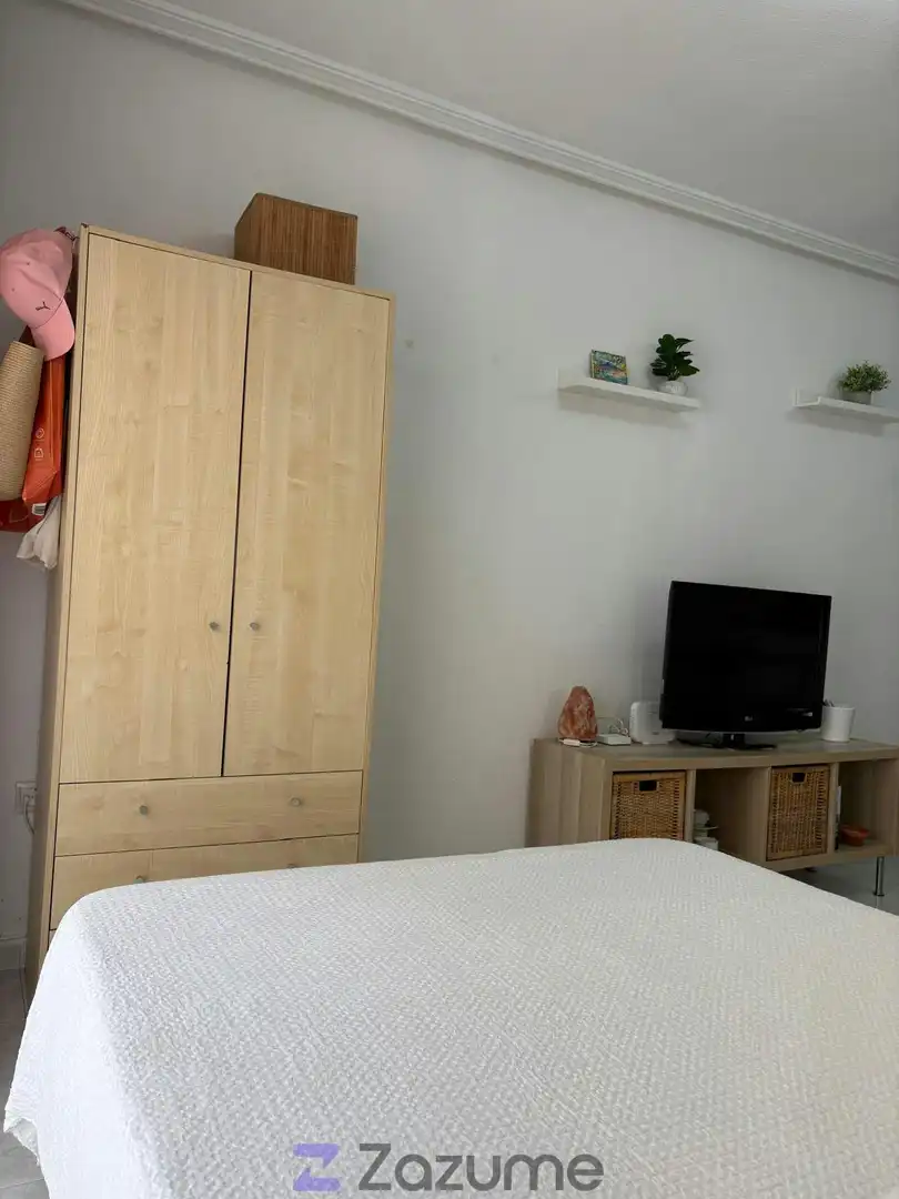 Schlafzimmer von Wohnung zur Miete in Torrevieja mit Klimaanlage, Heizung und Möbliert