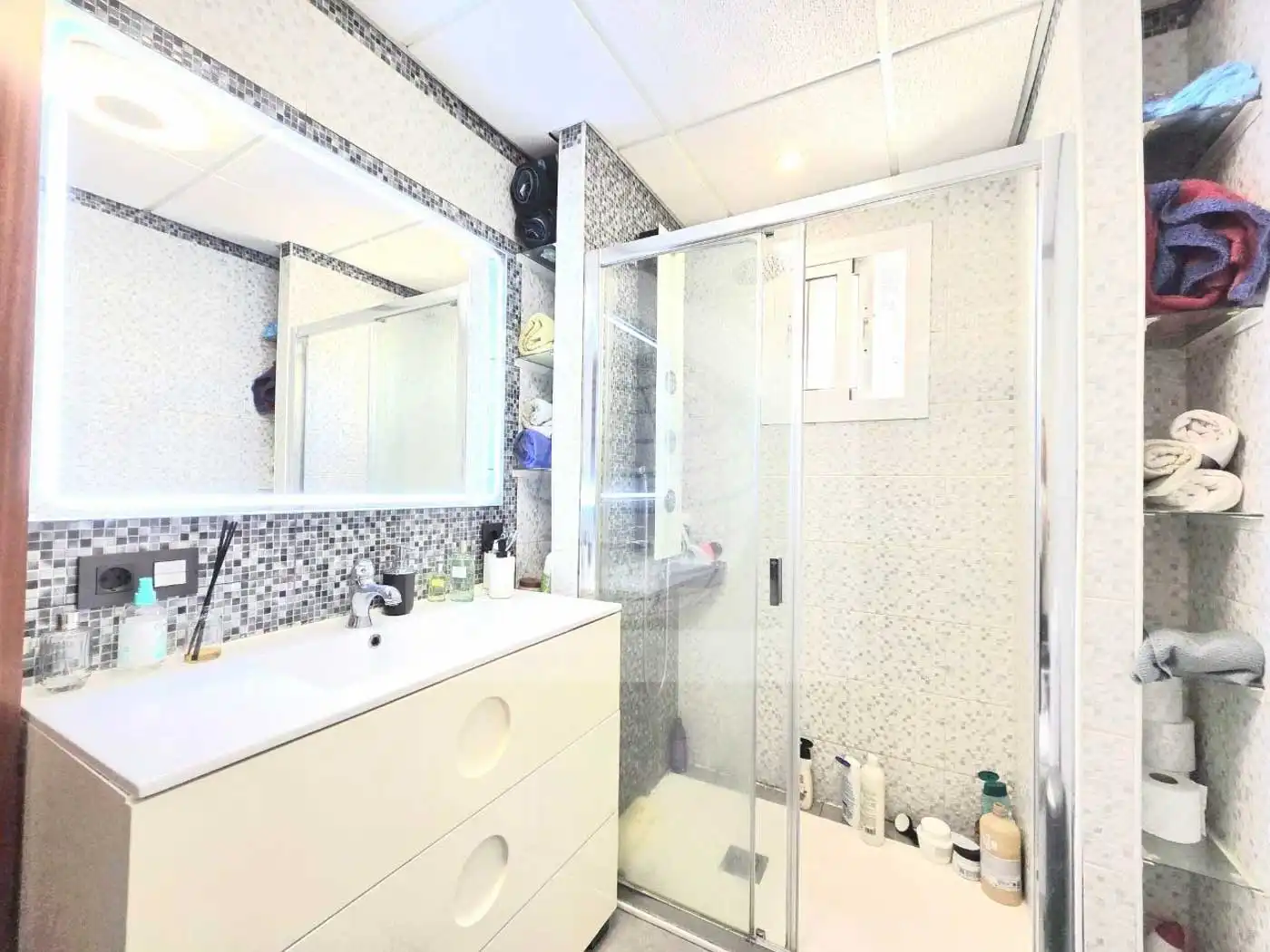 Baño de Piso en venta en Málaga con Aire acondicionado