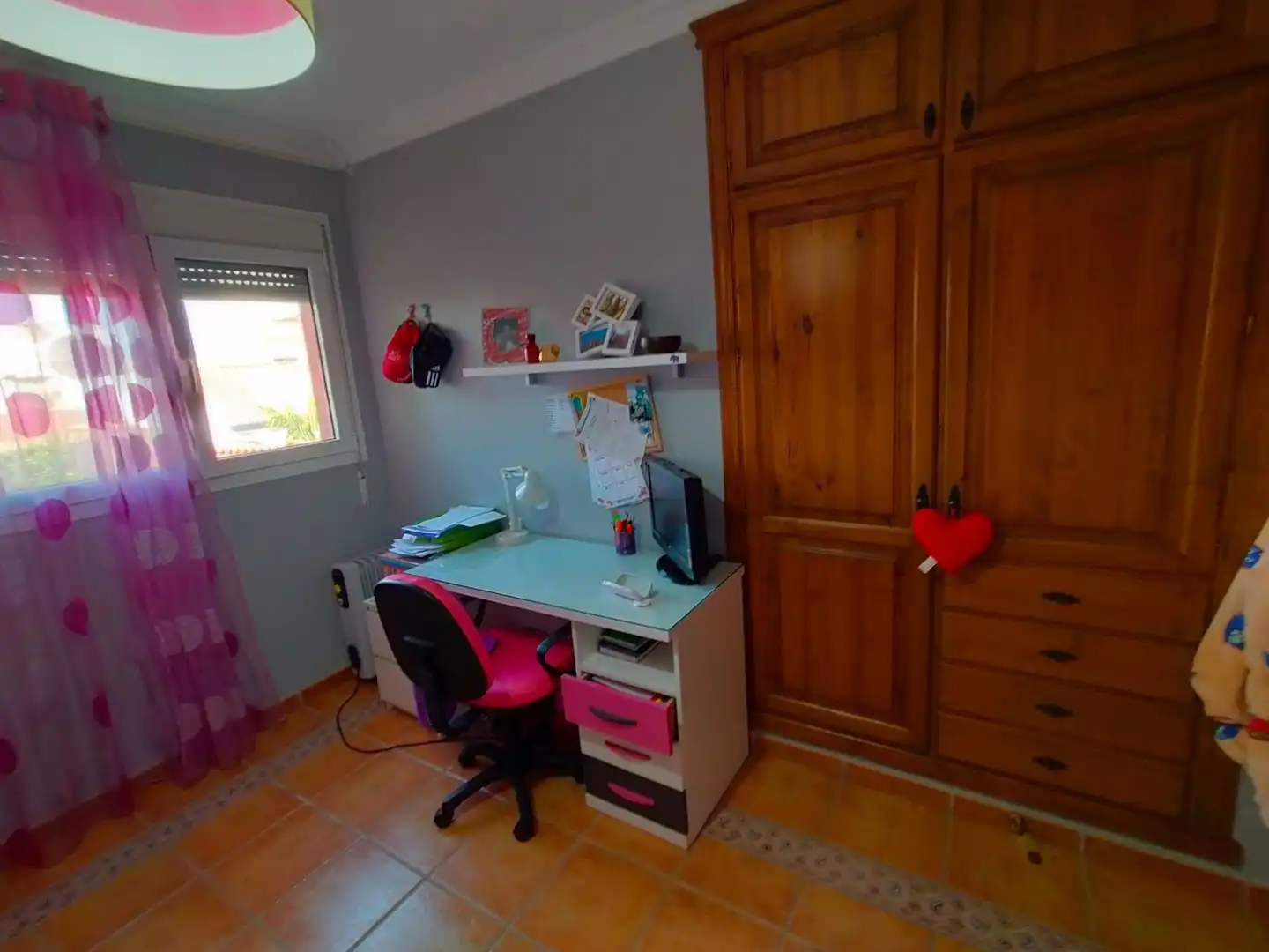 Dormitori de Casa o xalet en venda en La Línea de la Concepción amb Aire condicionat, Jardí privat i Traster