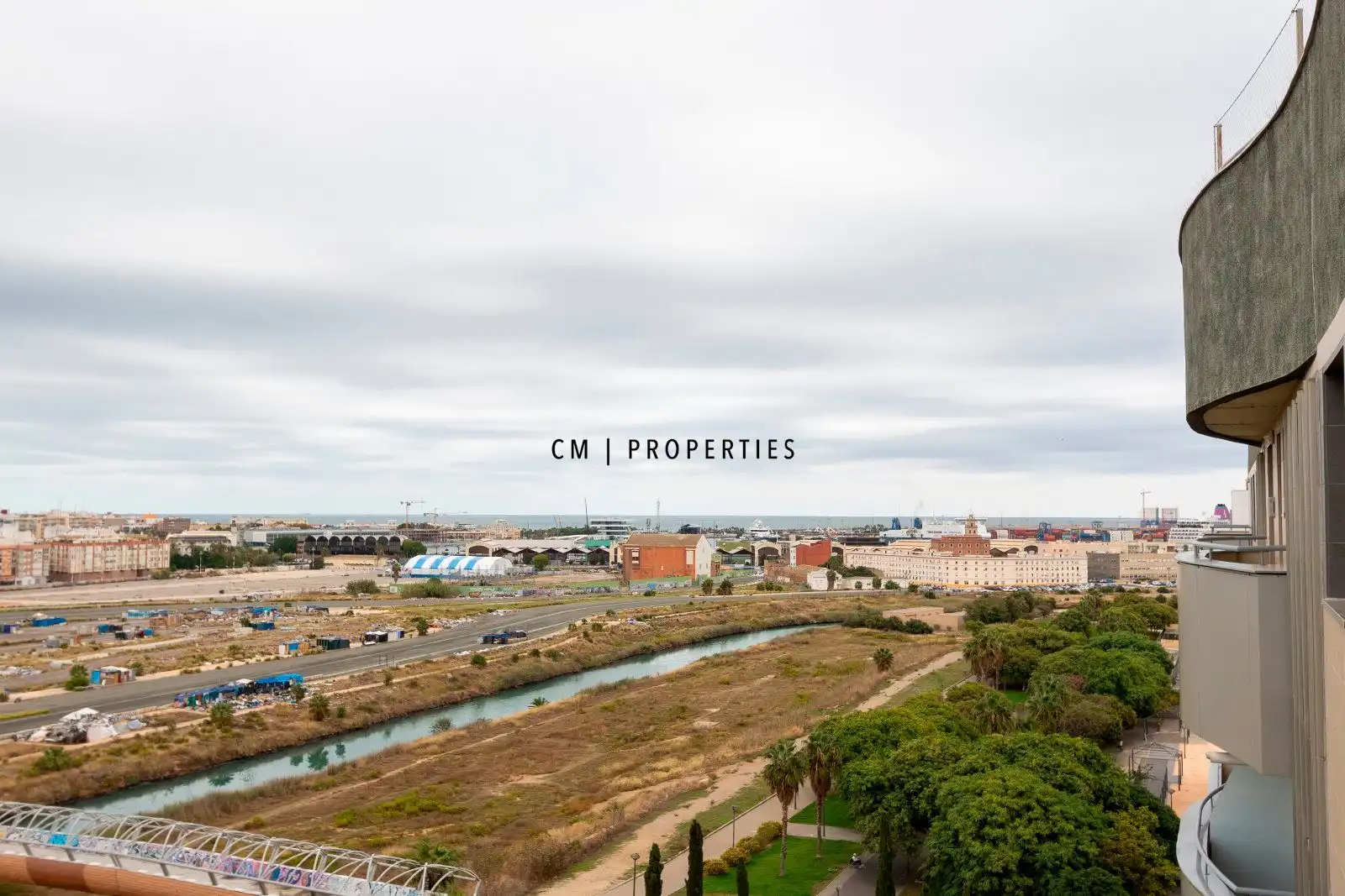 Exterior view of Duplexes for sale in Valencia  with Air Conditioner, Heating and Parquet flooring