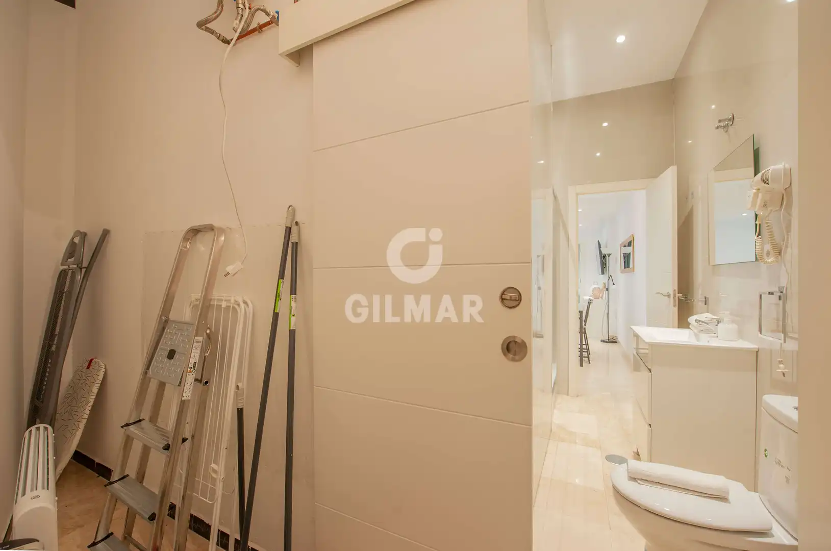 Bathroom of Flat for sale in Sevilla  with Heating, Storage room and Furnished