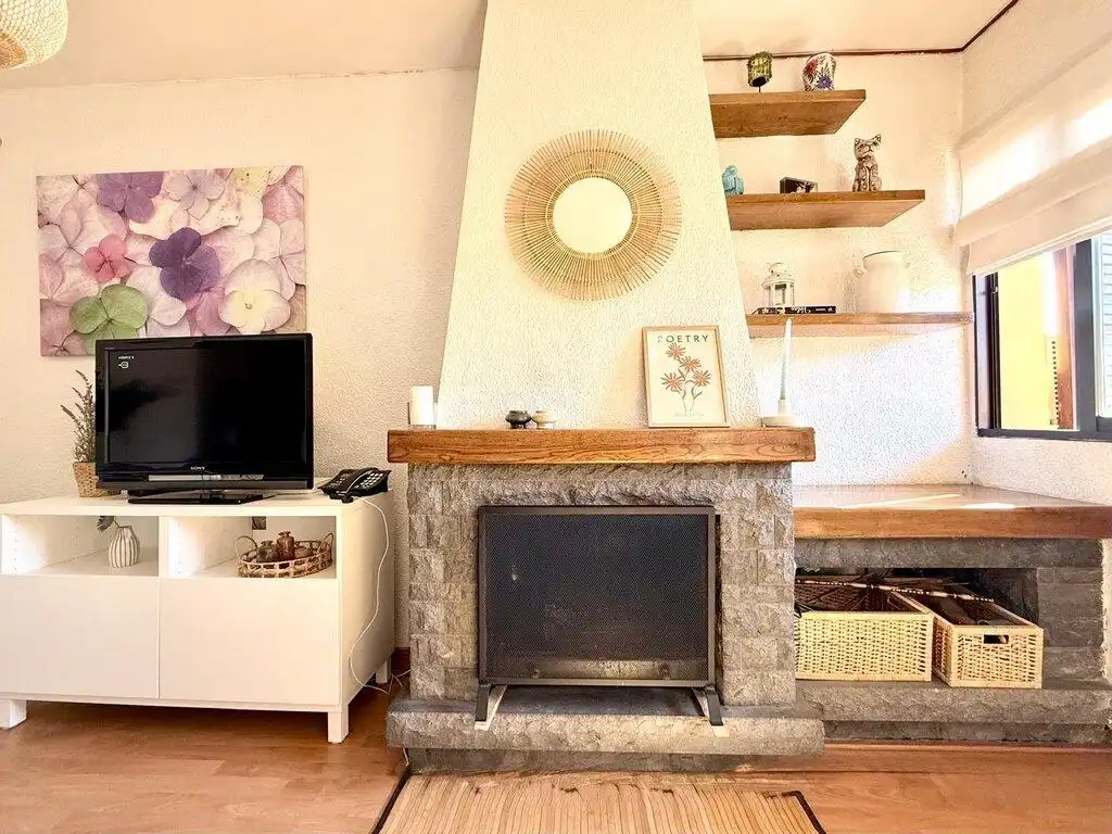 Living room of Flat for sale in Figueres  with Air Conditioner, Heating and Parquet flooring