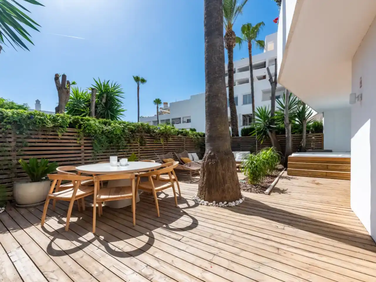 Terrassa de Pis en venda en Marbella amb Aire condicionat, Piscina i Balcó