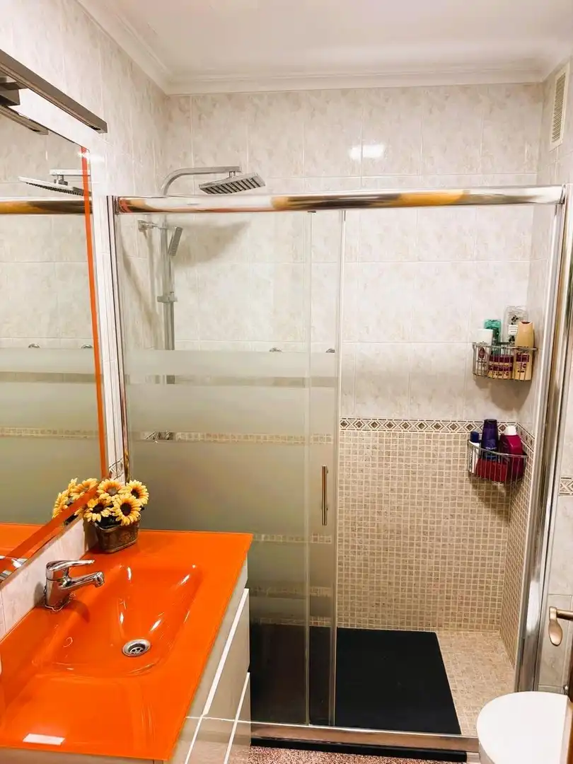 Baño de Piso en venta en Elche / Elx con Aire acondicionado, Jardín privado y Terraza