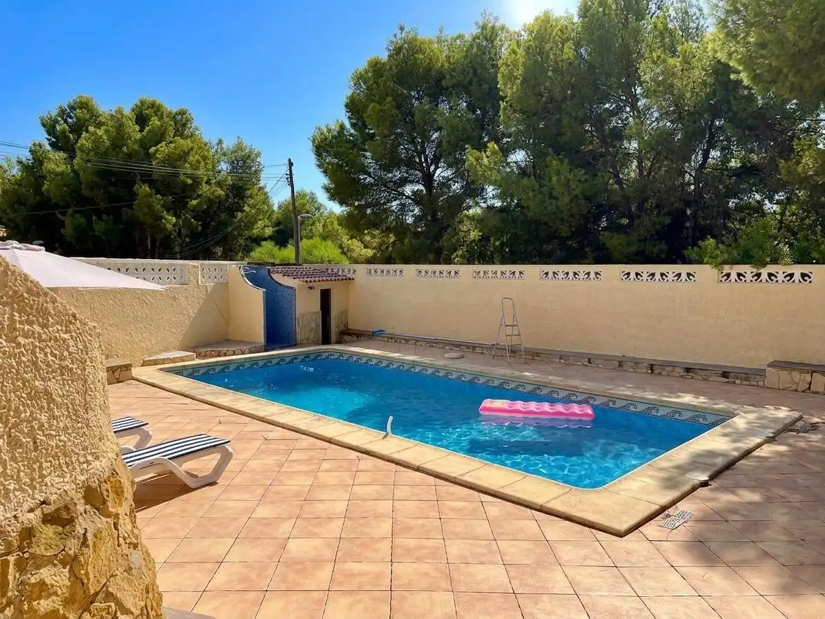 Piscina de Casa o xalet de lloguer en La Nucia amb Jardí privat, Terrassa i Piscina