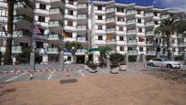 Vista exterior de Apartament en venda en San Bartolomé de Tirajana amb Terrassa i Piscina comunitària
