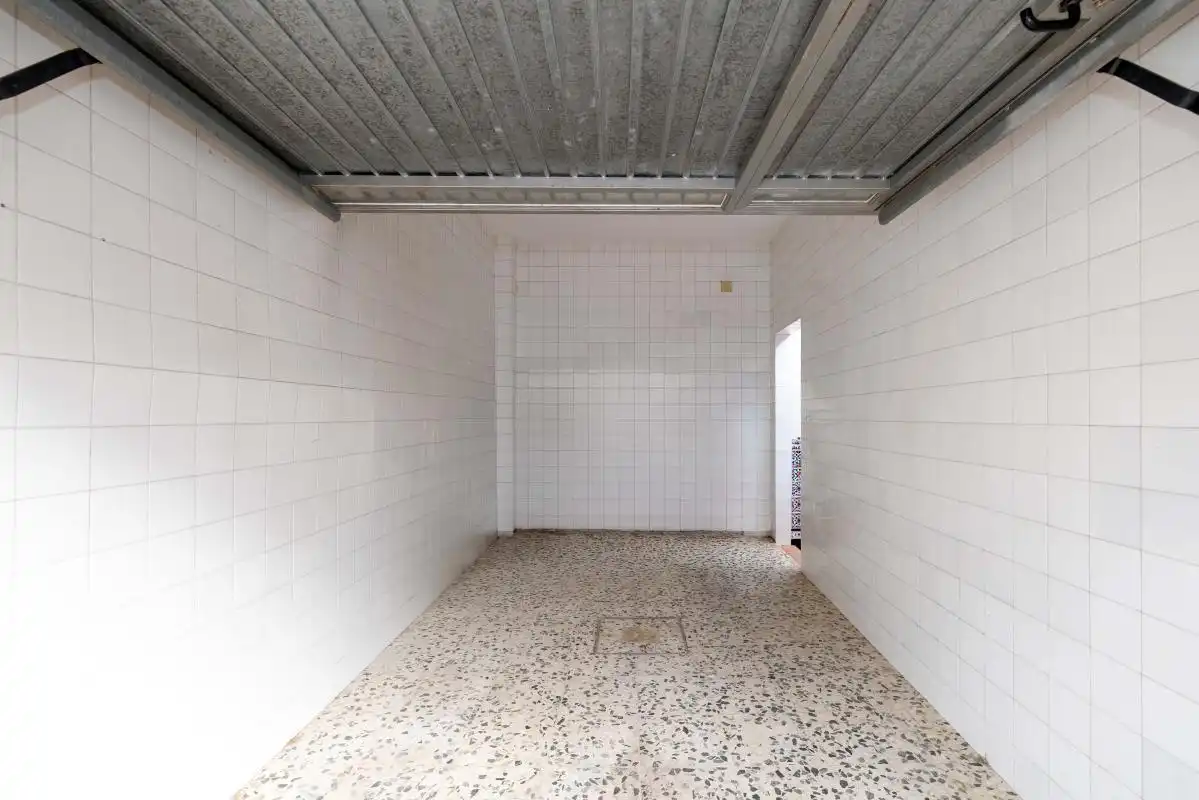 Casa adosada en venda en Dos Hermanas amb Aire condicionat, Calefacció i Jardí privat