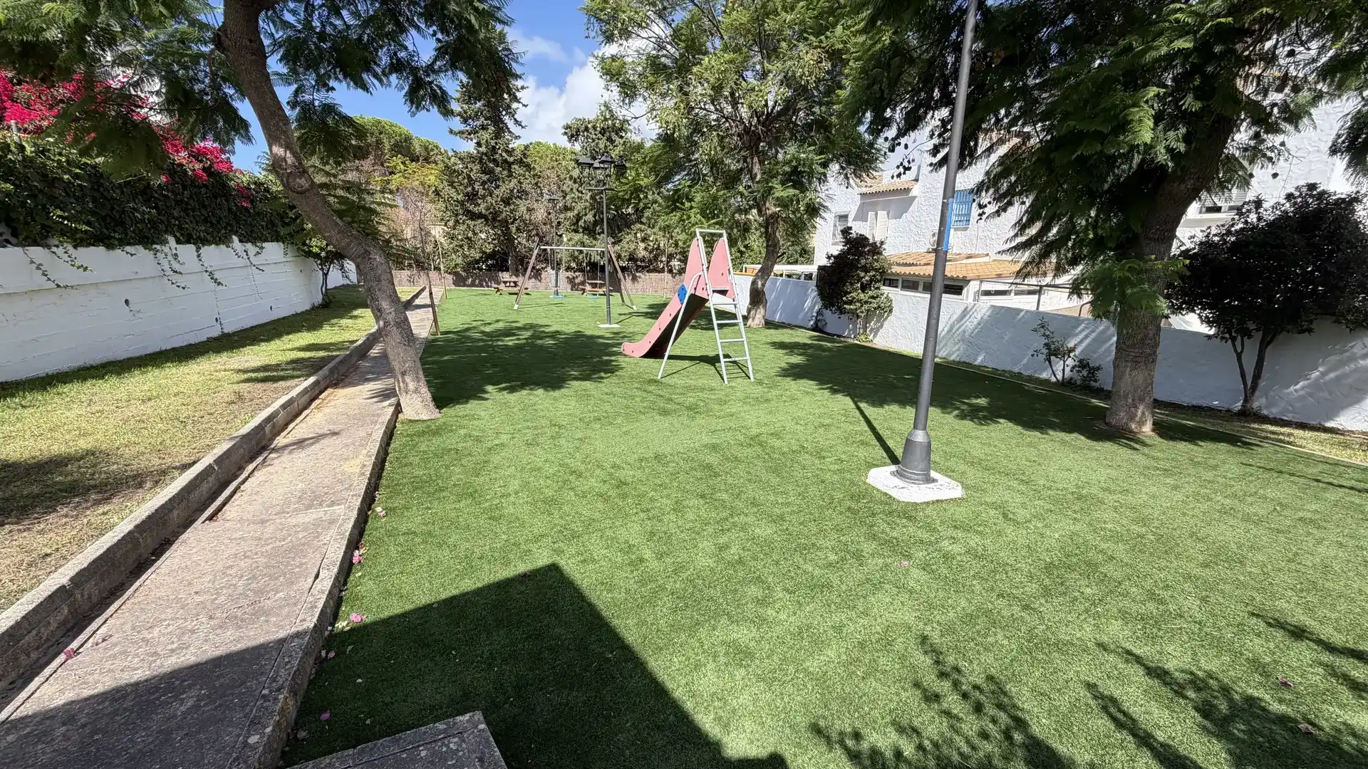Jardí de Casa adosada en venda en El Puerto de Santa María amb Aire condicionat i Balcó