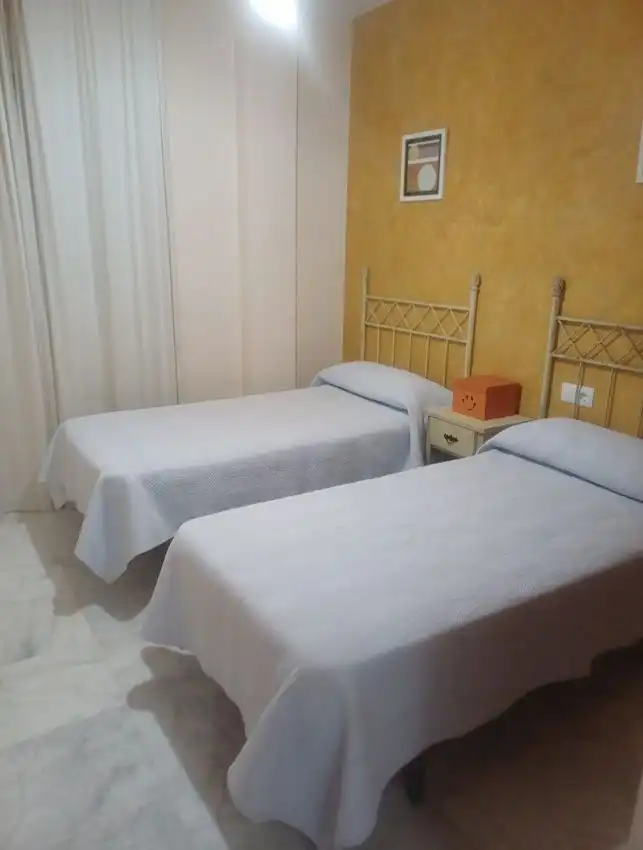 Habitación de Piso en venta en Sanlúcar de Barrameda con Aire acondicionado, Trastero y Piscina comunitaria