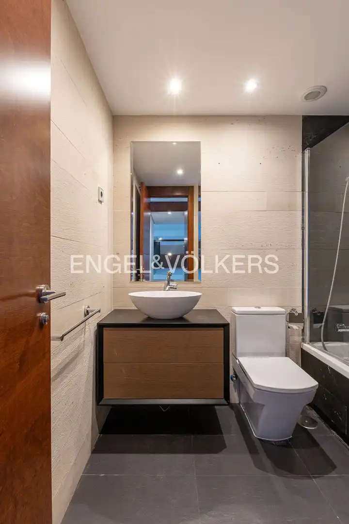 Bathroom of Flat for rent in Majadahonda  with Air Conditioner, Heating and Private garden