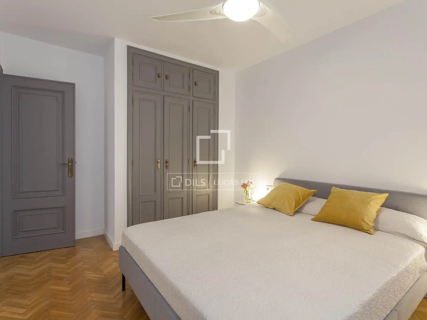 Dormitori de Àtic de lloguer en Valencia amb Aire condicionat, Calefacció i Parquet