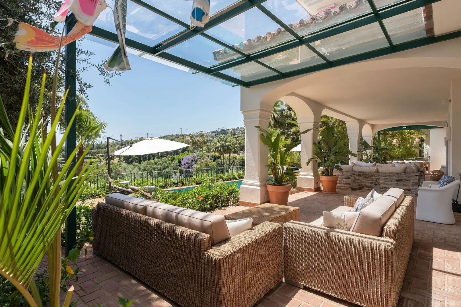 Terrassa de Casa o xalet en venda en Marbella amb Aire condicionat, Calefacció i Jardí privat
