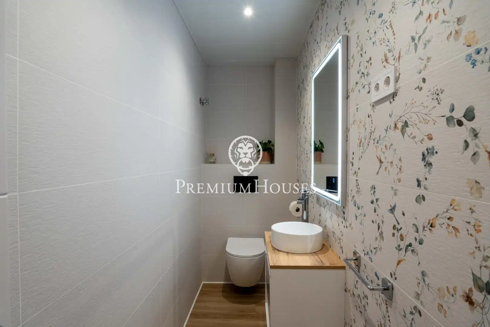 Bathroom of Detached homes for sale in Vilanova i la Geltrú  with Air Conditioner, Heating and Storage room