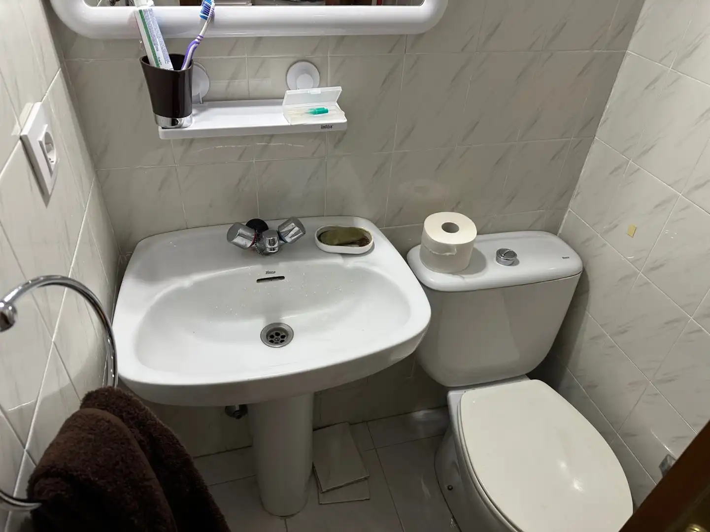 Bany de Pis en venda en Oviedo  amb Calefacció, Parquet i Traster