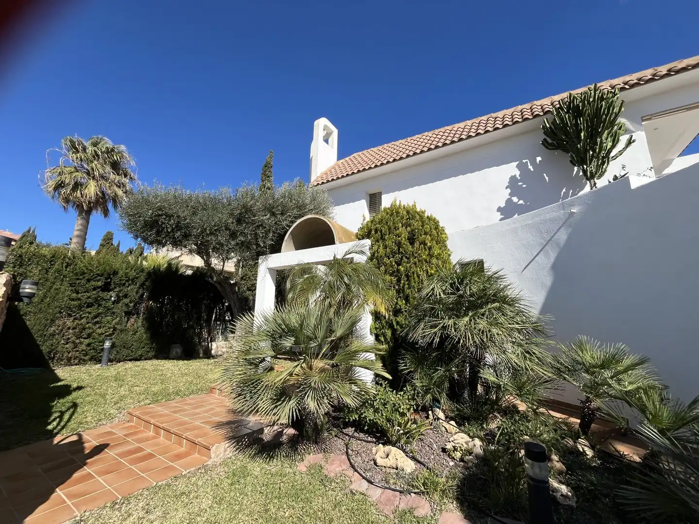 Vista exterior de Casa o xalet en venda en Orihuela amb Jardí privat, Terrassa i Piscina
