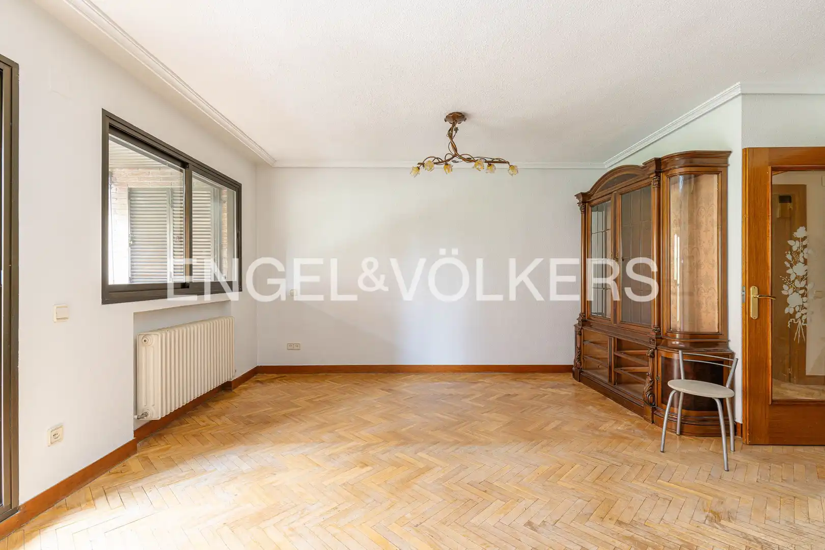 Sala de estar de Piso en venta en Pozuelo de Alarcón con Aire acondicionado, Calefacción y Parquet