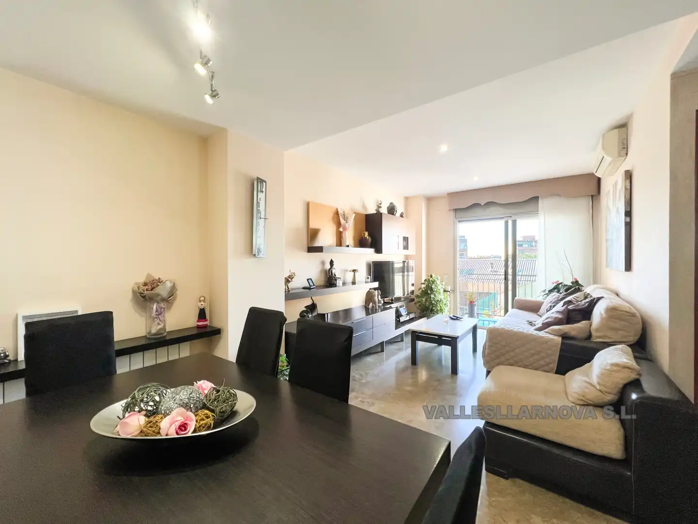 Vista exterior de Casa o xalet en venda en Mollet del Vallès amb Aire condicionat, Calefacció i Jardí privat