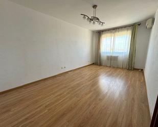 Bedroom of Flat for sale in  Zaragoza Capital  with Air Conditioner, Heating and Terrace