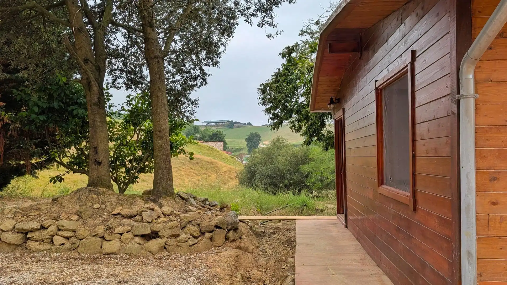 Vista exterior de Finca rústica en venda en Torrelavega  amb Jardí privat