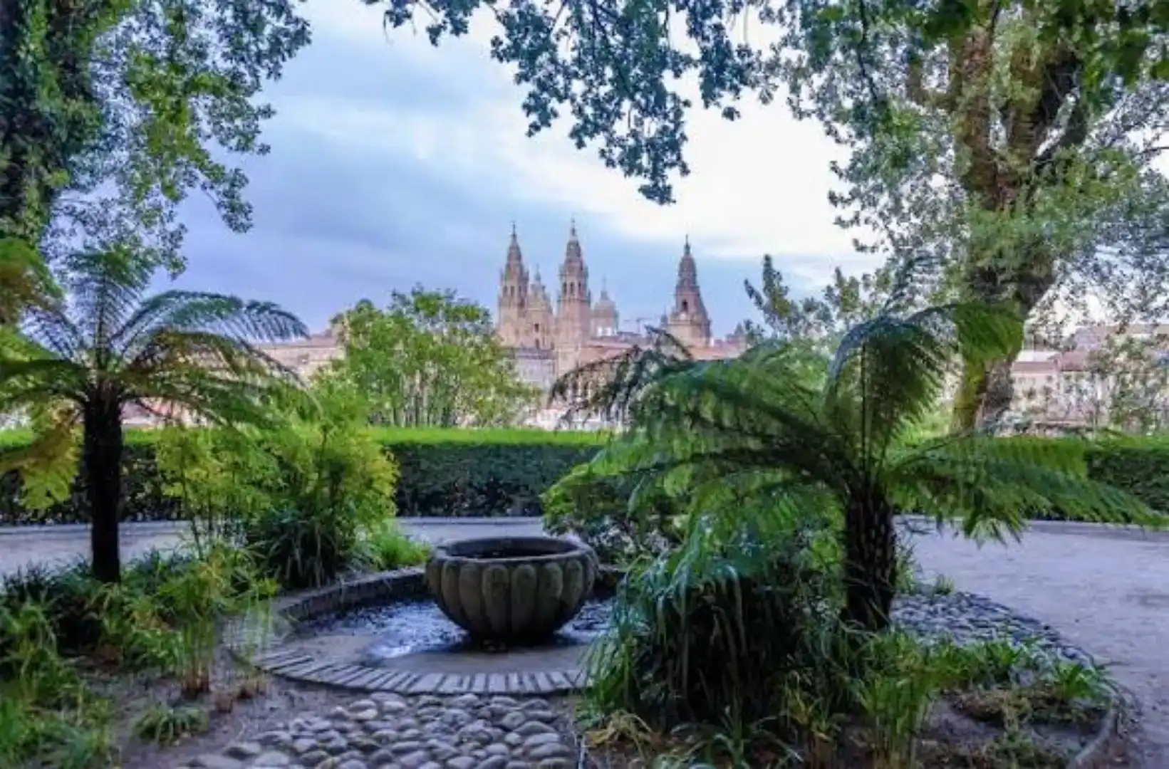 Jardí de Casa adosada en venda en Santiago de Compostela  amb Piscina i Balcó