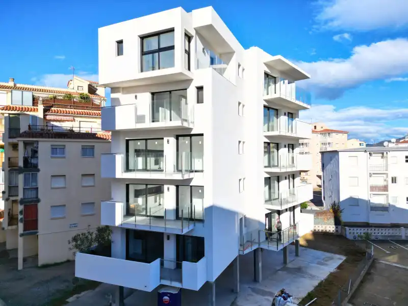 Außenansicht von Maisonette zum Verkauf in Roses mit Klimaanlage, Heizung und Terrasse