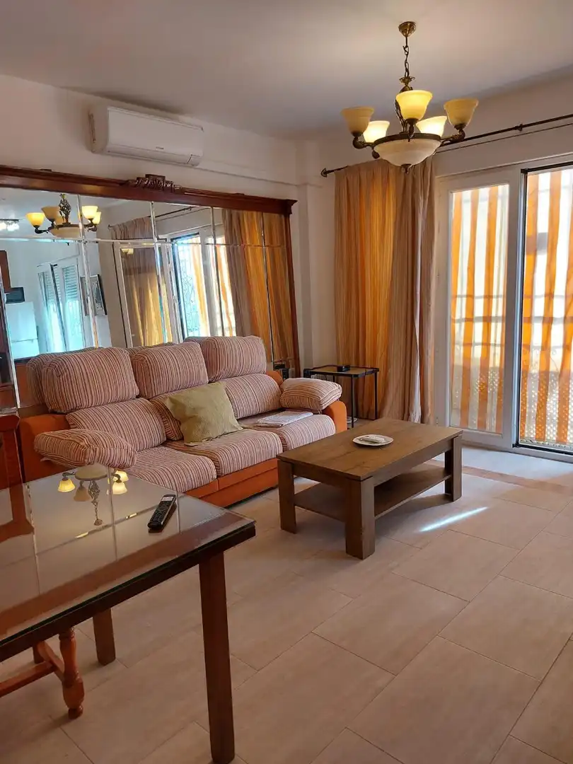 Sala d'estar de Pis de lloguer en Córdoba amb Aire condicionat, Terrassa i Moblat