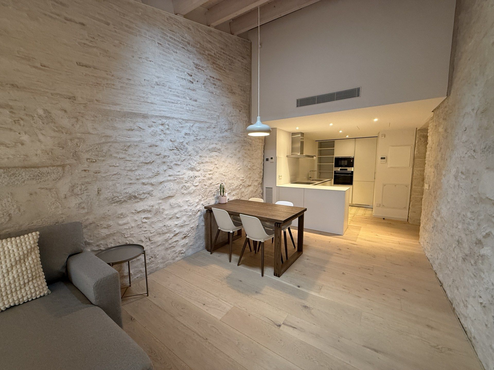 Dining room of Flat to rent in Girona Capital  with Air Conditioner, Heating and Furnished