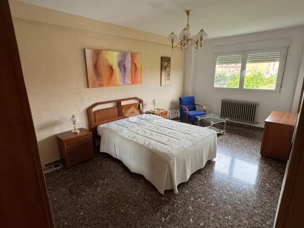Habitación de Piso de alquiler en Zaragoza con Calefacción y Amueblado
