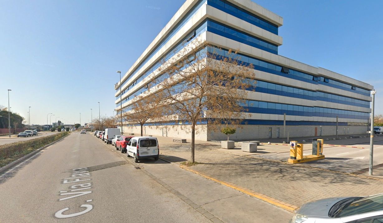 Exterior view of Office for sale in  Sevilla Capital  with Air Conditioner