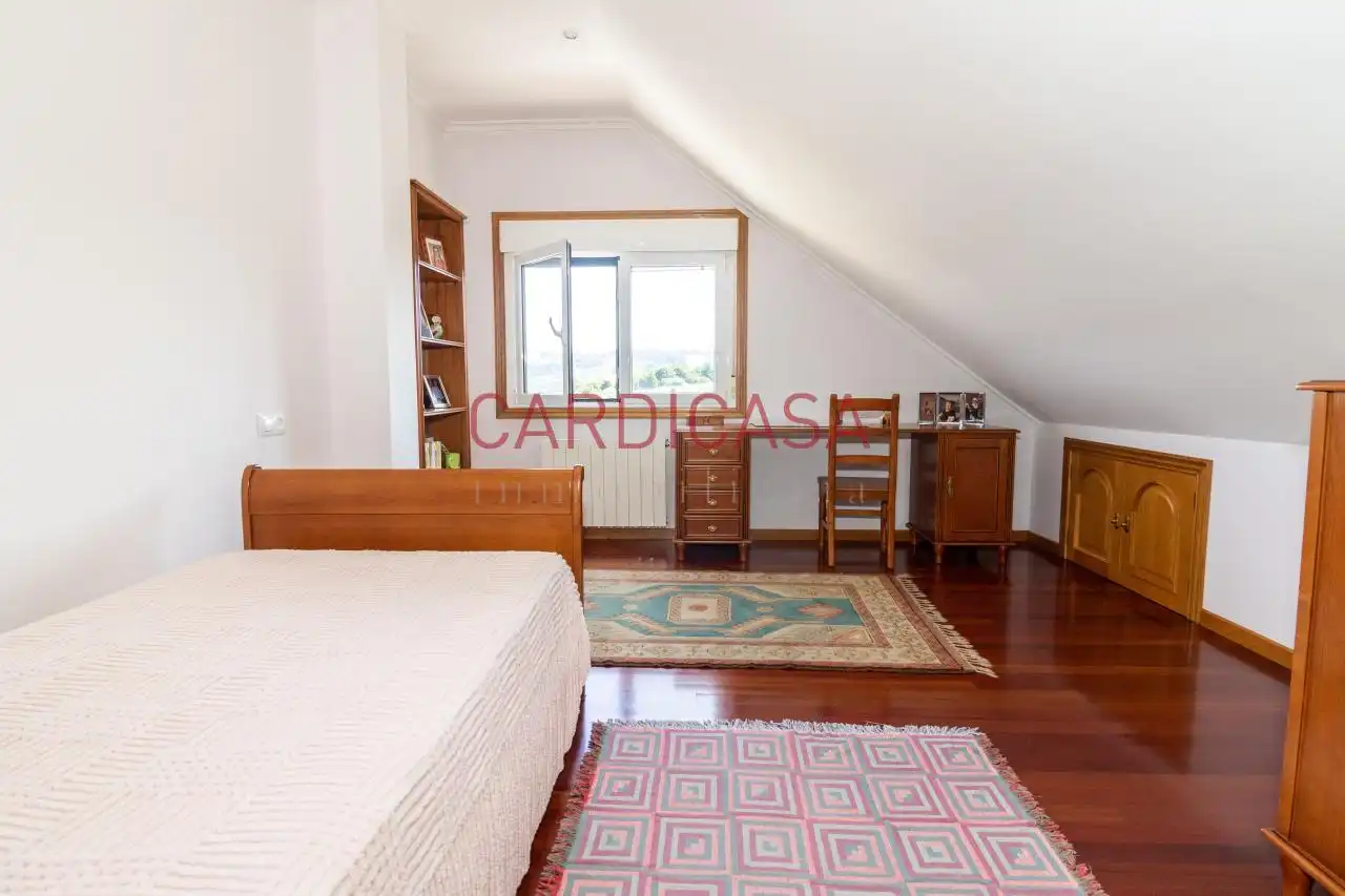Habitación de Casa o chalet en venta en Vigo  con Calefacción, Jardín privado y Parquet