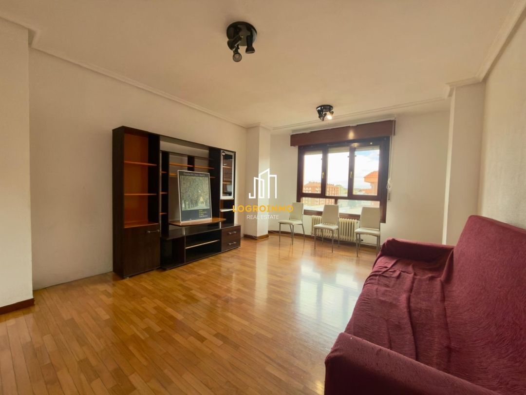 Sala d'estar de Pis en venda en  Logroño amb Calefacció, Traster i Piscina