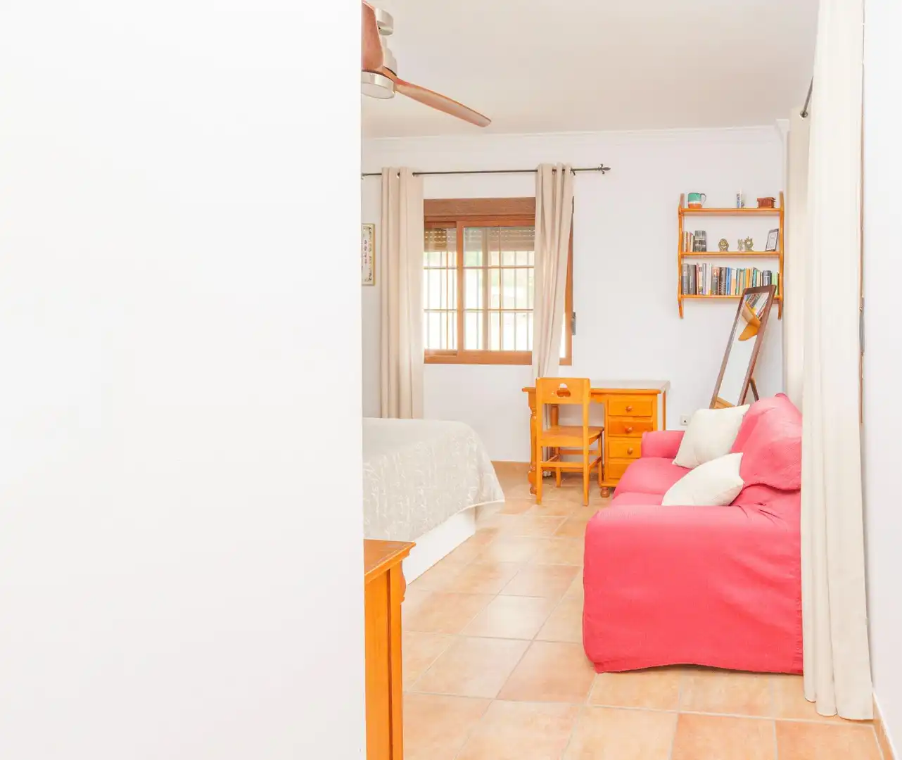 Bedroom of Houses for sale in Málaga  with Air Conditioner, Private garden and Swimming Pool