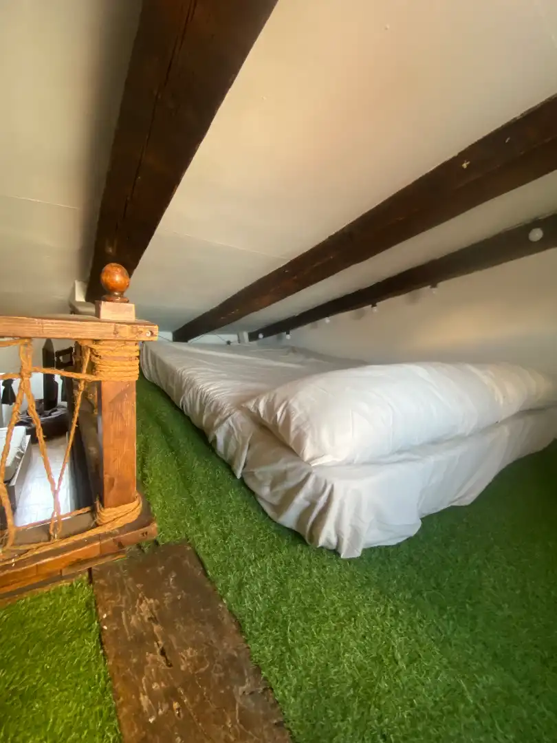 Schlafzimmer von Dachboden zur Miete in Madrid mit Klimaanlage, Heizung und Möbliert