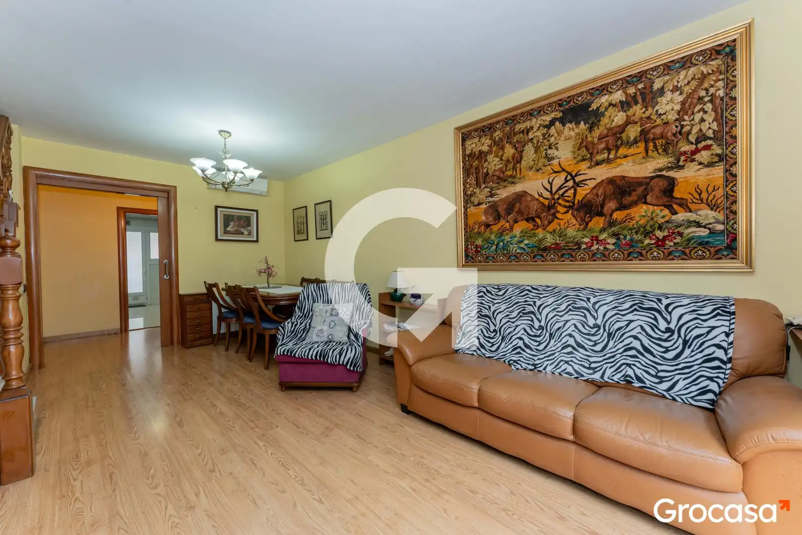 Sala de estar de Casa adosada en venta en Cornellà de Llobregat con Aire acondicionado, Calefacción y Trastero