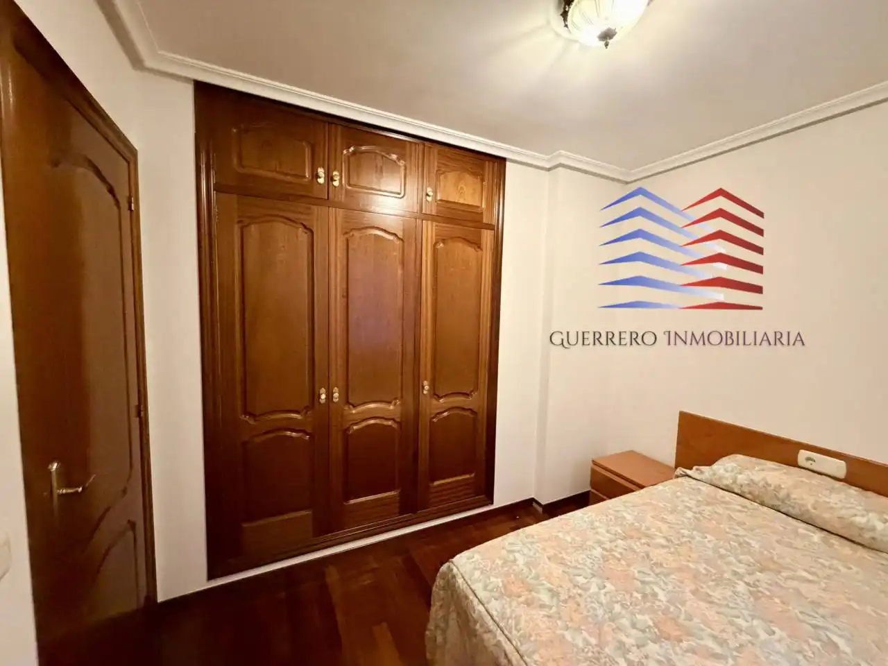 Habitación de Apartamento de alquiler en Ourense Capital  con Calefacción, Parquet y Trastero