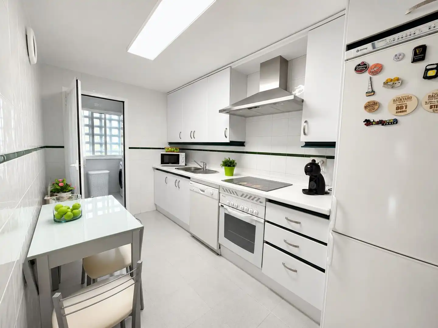 Cuina de Apartament de lloguer en Marbella amb Calefacció, Jardí privat i Piscina comunitària
