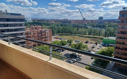 Vista exterior de Àtic de lloguer en  Zaragoza Capital amb Aire condicionat i Terrassa