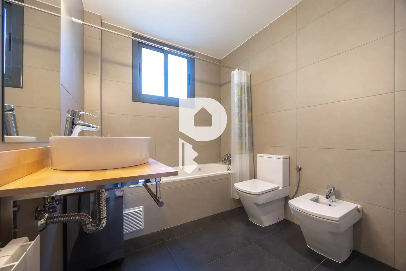 Baño de Casa o chalet en venta en Vallirana con Aire acondicionado, Calefacción y Jardín privado