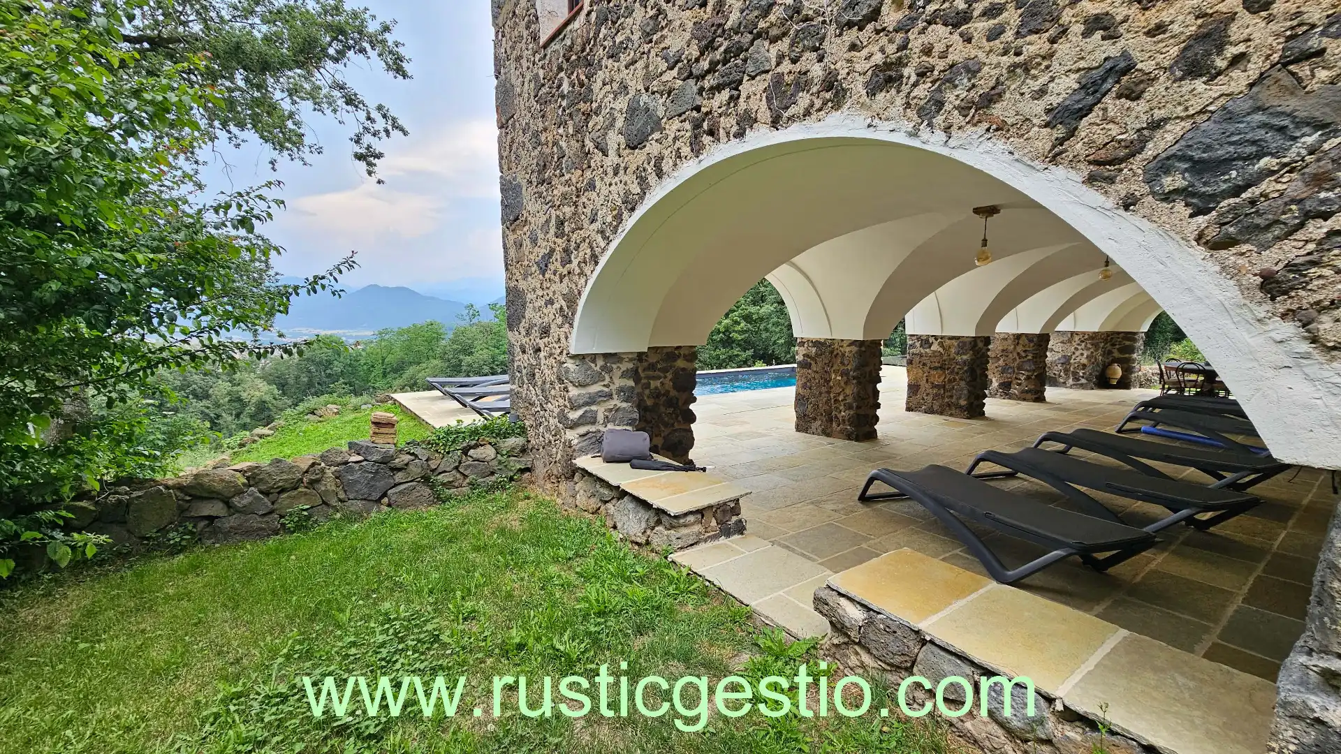 Terraza de Finca rústica en venta en Olot con Aire acondicionado, Jardín privado y Parquet