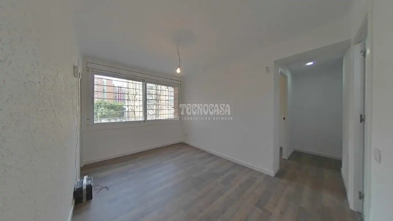 Schlafzimmer von Wohnung zum Verkauf in Cornellà de Llobregat
